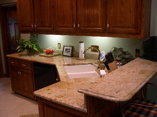 Golden Oak - 4" Granite Backsplash - 1/2 Bullnose & Ogee Edge